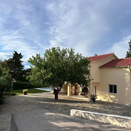 Feriehus Grosses Zur Alleinigen Nutzung Mit Pool By Interhome