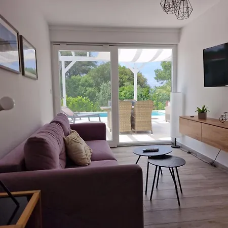 Grosses Zur Alleinigen Nutzung Mit Pool By Interhome 펜션 *