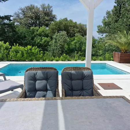 Grosses Zur Alleinigen Nutzung Mit Pool By Interhome 빌리제