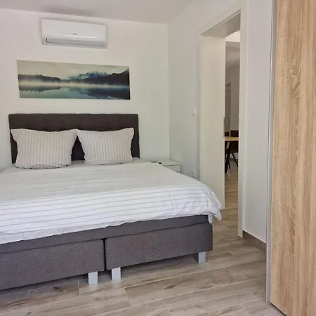 Grosses Zur Alleinigen Nutzung Mit Pool By Interhome 펜션