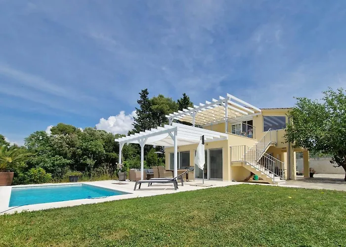 Grosses Zur Alleinigen Nutzung Mit Pool By Interhome Bilice