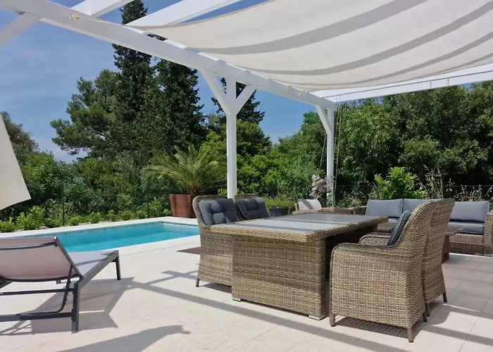 Grosses Zur Alleinigen Nutzung Mit Pool By Interhome Bilice