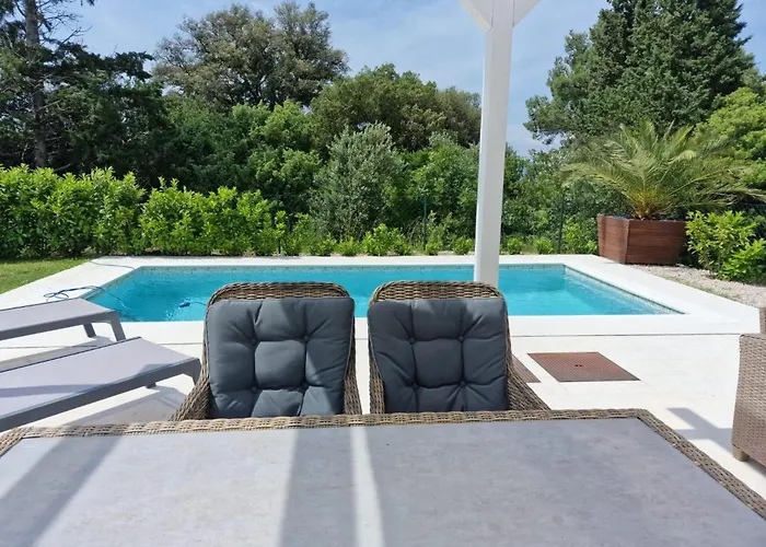 Grosses Zur Alleinigen Nutzung Mit Pool By Interhome Bilice