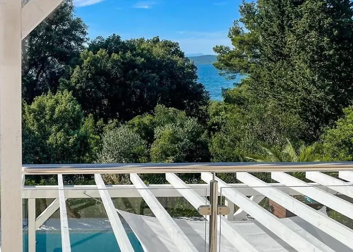 Grosses Zur Alleinigen Nutzung Mit Pool By Interhome Bilice